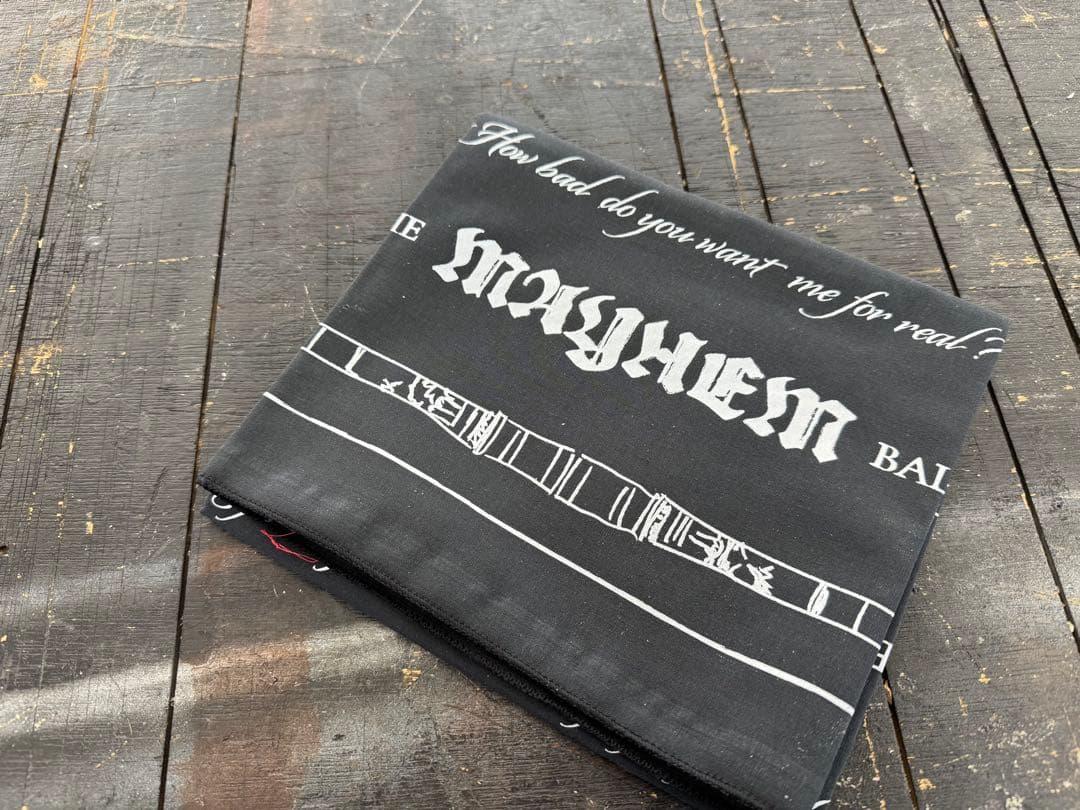 新品)レディーガガ VIPGOLD 最前列 バンダナ 黒 〜最安値〜 - メルカリ