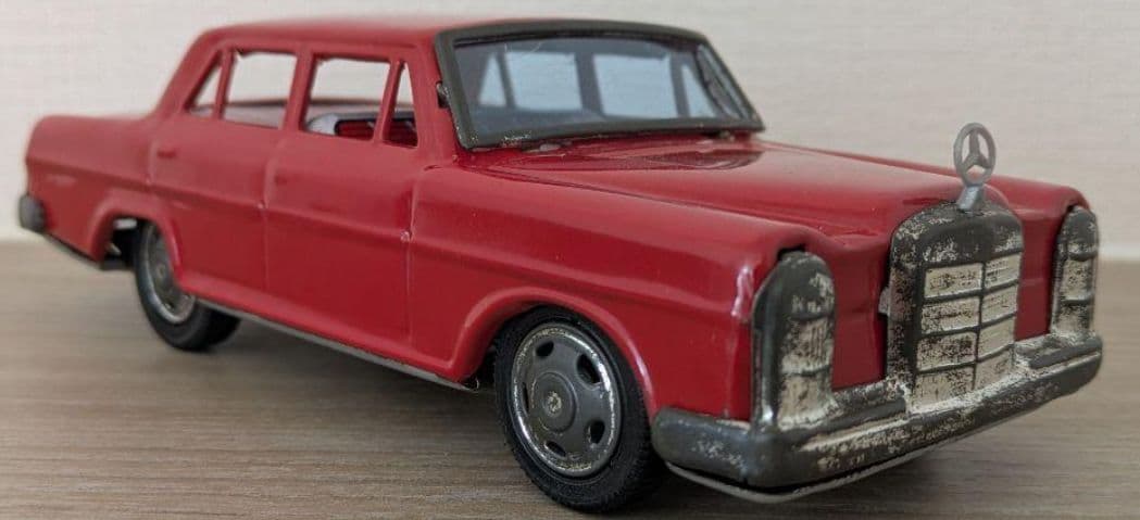 1960年代「メルセデス ベンツ250SE」ブリキカー 箱付き - メルカリ