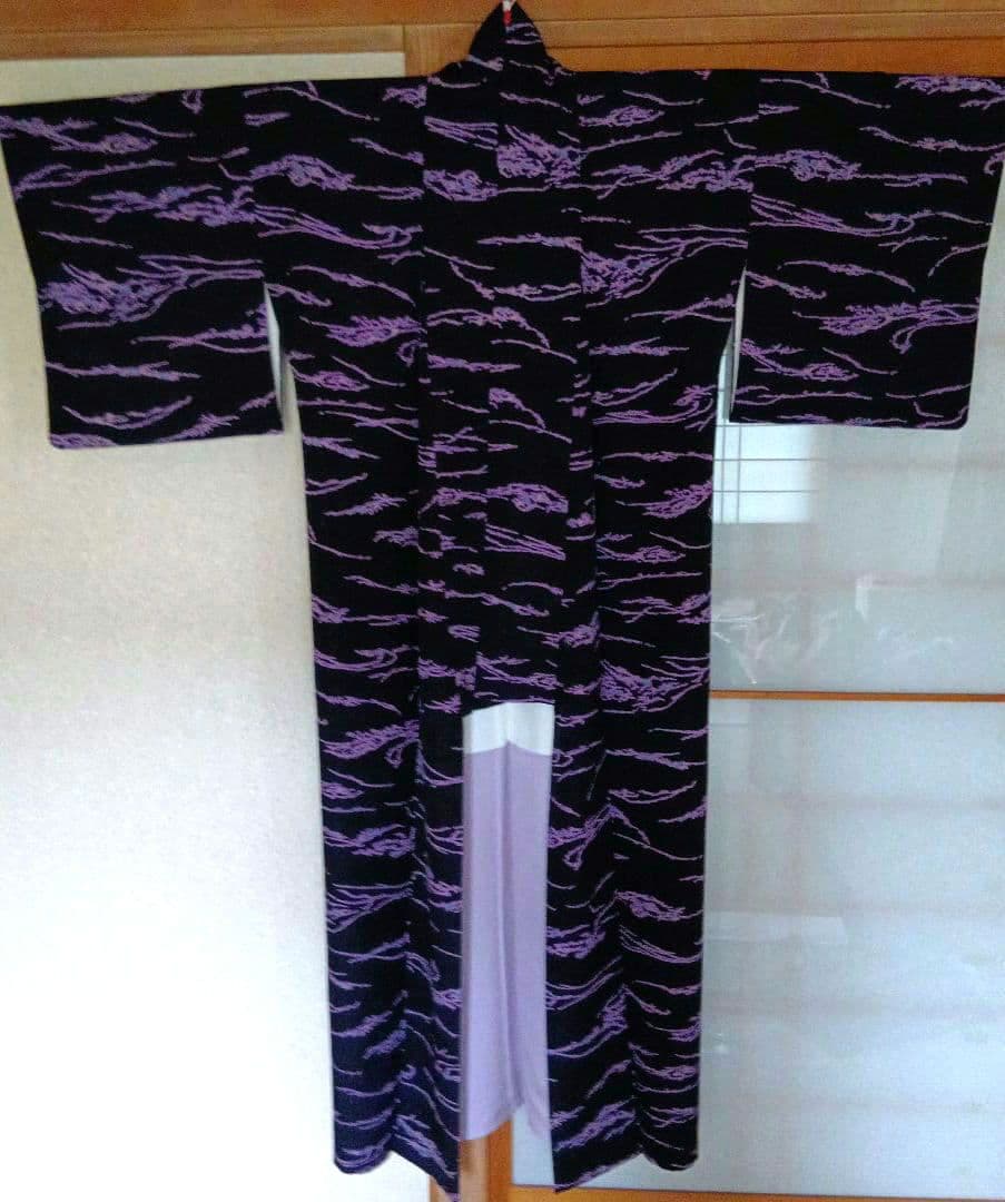 美品 上質小紋 友禅作家 千地泰弘 落款 黒と紫 ガード加工 正絹 - メルカリ