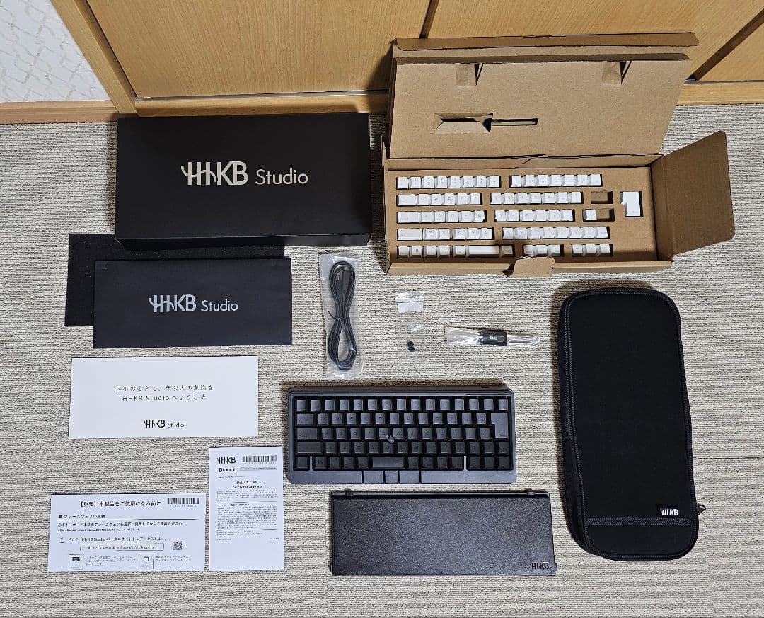 【中古】HHKB Studioキーボード日本語配列(炭＋キートップ雪＋専用ケース Amazon | PFU キーボード HHKB Studio キートップセット （雪）日本語