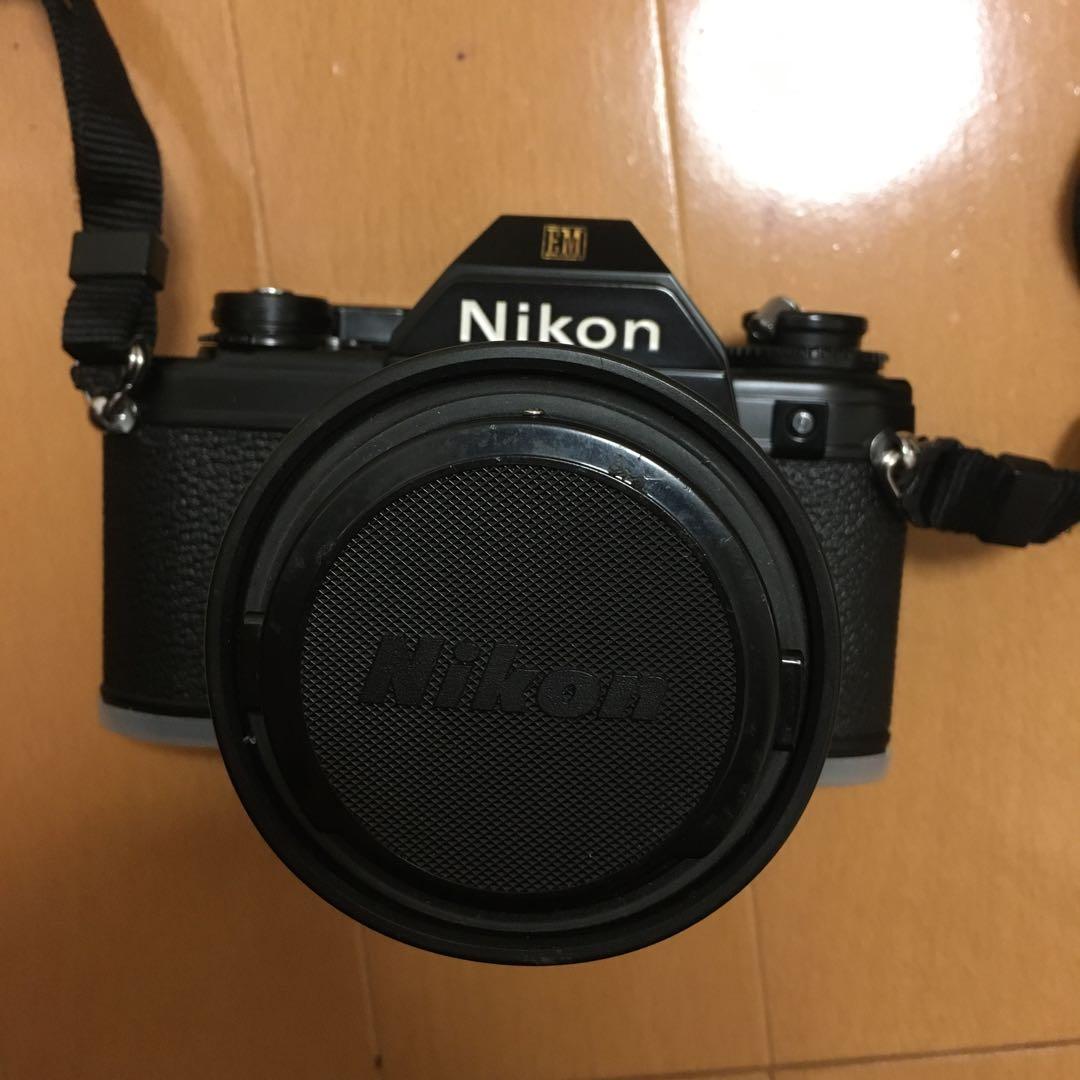 Nikon EM フィルムカメラ NIKON 35mm F2.5レンズ付き Nikon 35mm f2.5 E review – Affordable all around prime lens – King