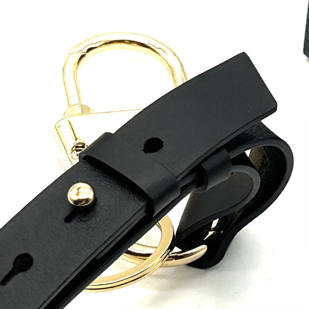 未使用 プラダ キーホルダー キーリング 黒 レザー ロゴ カラビナ