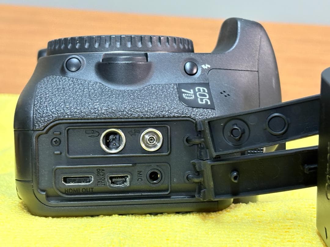 EOS 7D+EF-S18-85mm f3.5-5.6 IS USM+専用カバー