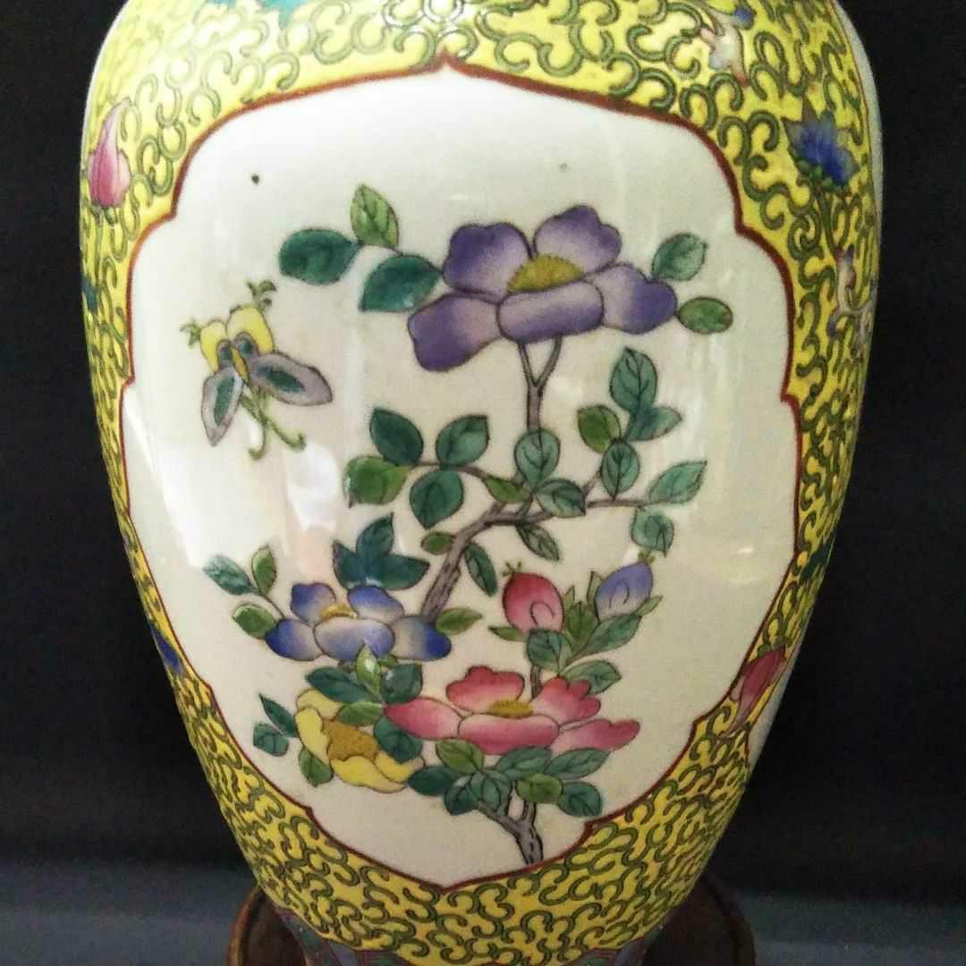 中国古美術/粉彩纏枝花鳥紋瓶/ (底款:乾隆年製)