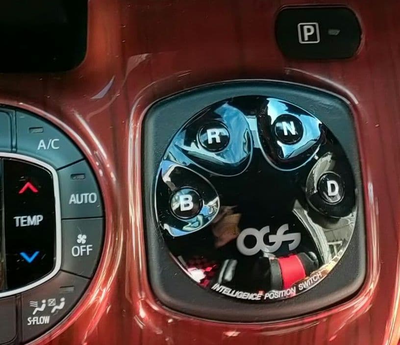 80系ノア・ヴォクシーエスクァイアのハイブリッド車シフトレバーを