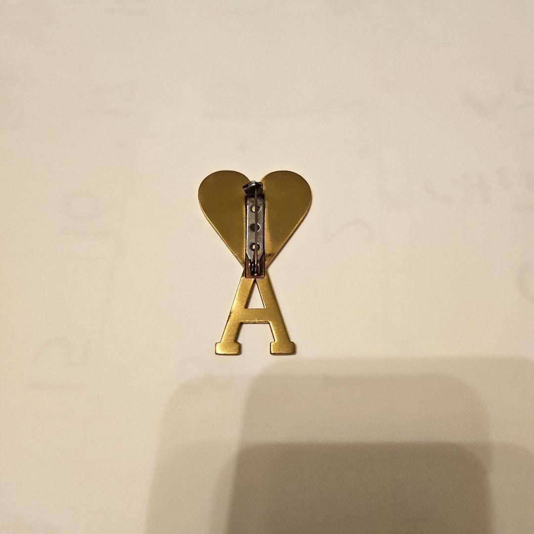 AMI PARISアミ パリス ブローチ - メルカリ