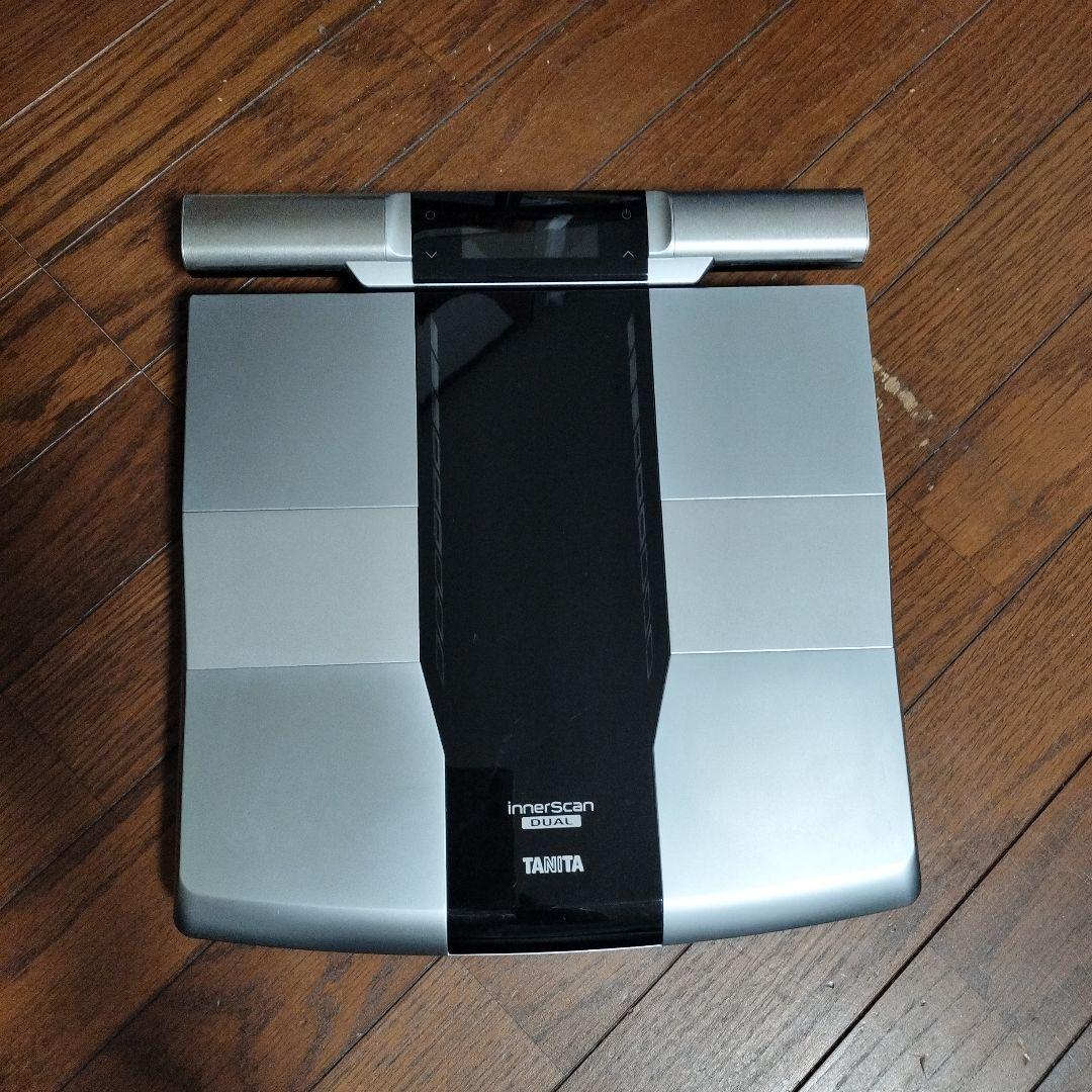 タニタ Innerscan Body 体脂肪計・体組成計RD-800【中古】 Amazon | タニタ 体組成計 部位別 日本製 RD-800-BK 筋肉の質が分かる