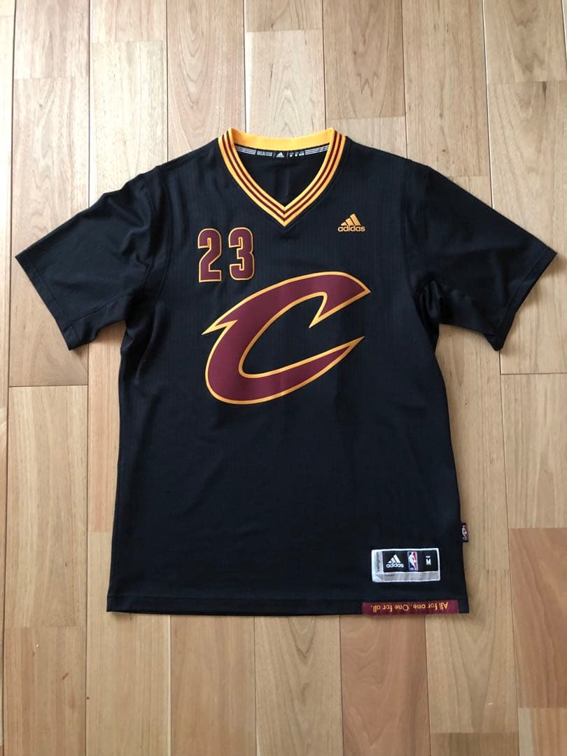 【M未使用美品】レブロン CAVS ユニフォーム　黒色半袖 NBA レブロン・ジェームズ クリーブランド・キャバリアーズ