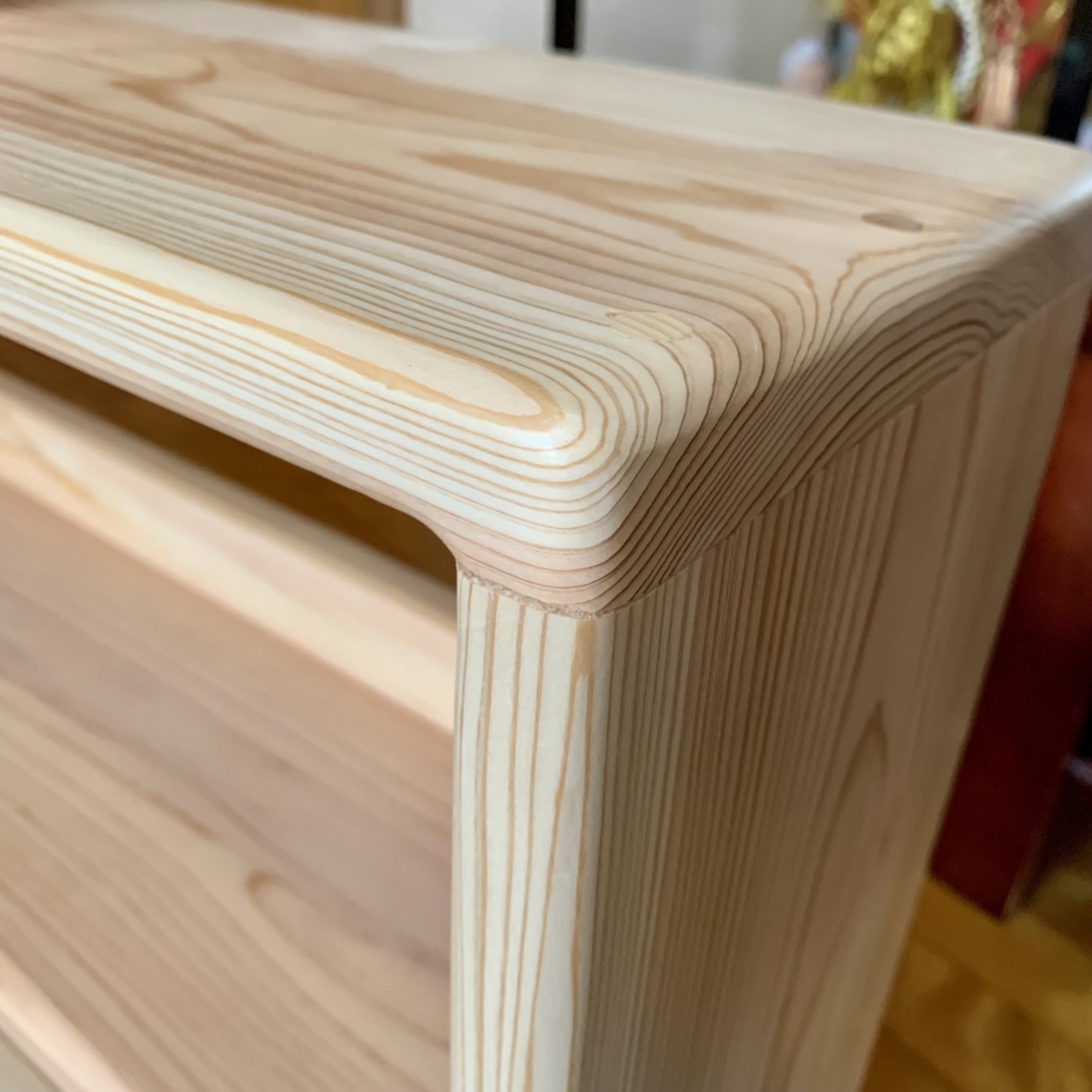 杉の天然木 ブックシェルフ 新作「角のない優しいシェルフ」無垢 収納