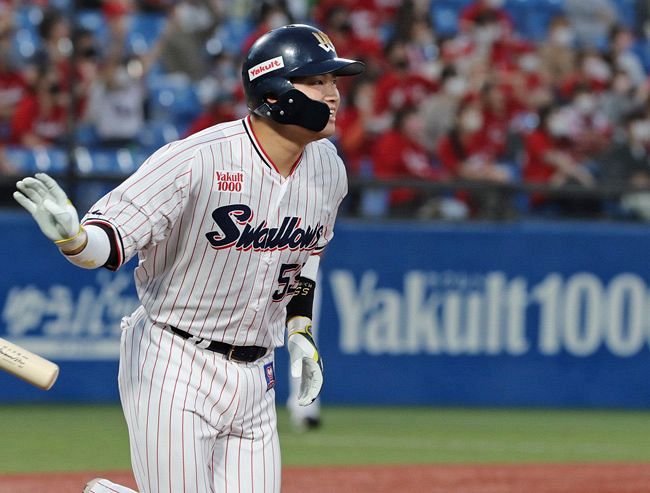 ヤクルトの村上宗隆 史上最年少のプロ通算100本塁打：東京新聞デジタル