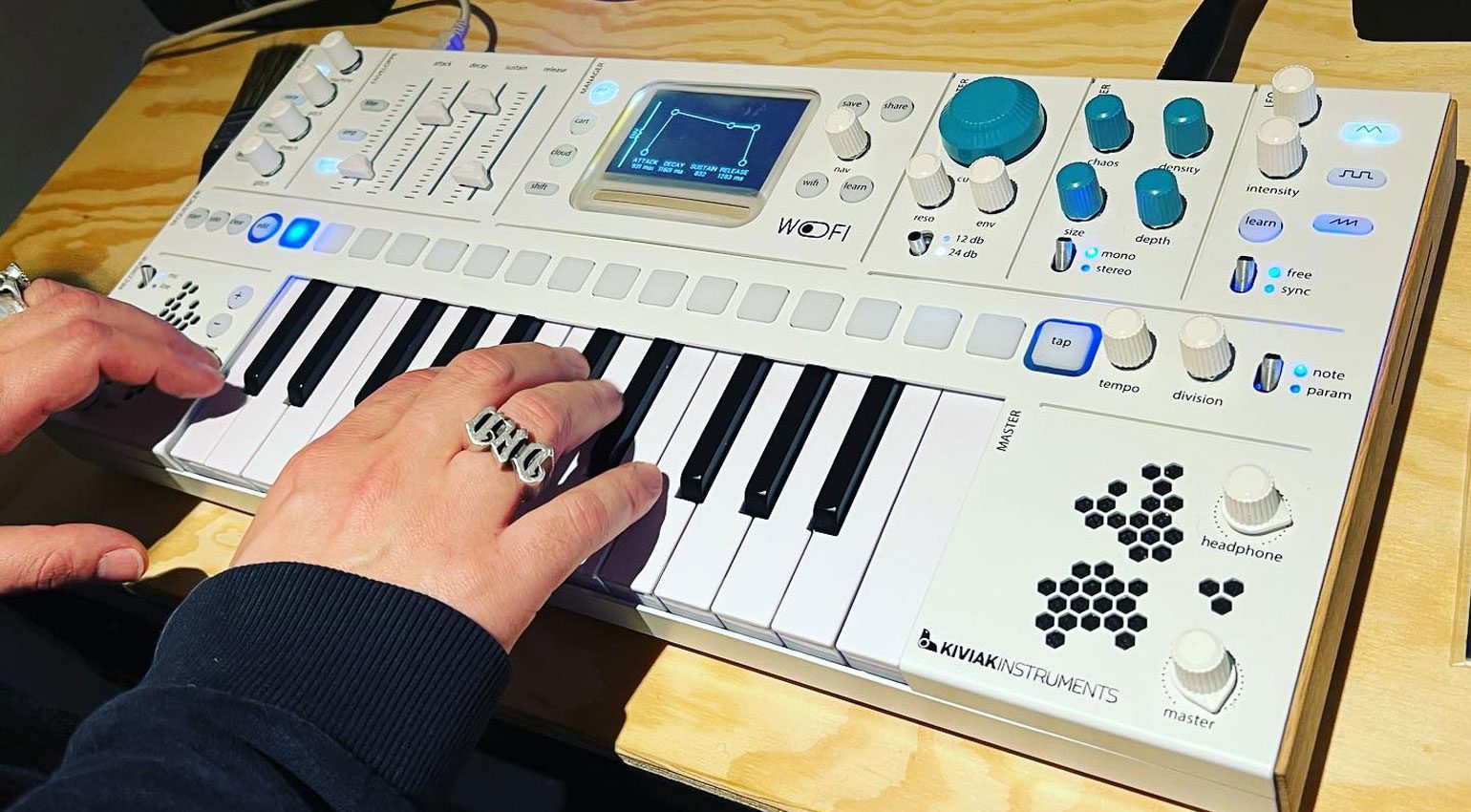 Kiviak Instruments WoFi: new sampler keyboard with granular in the